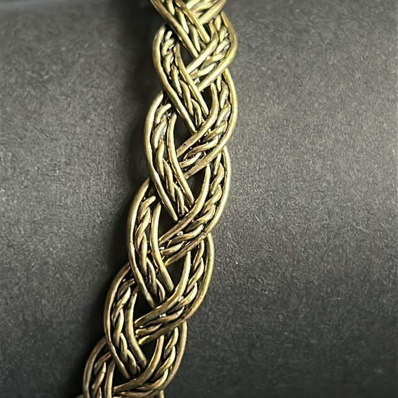 Women’s vintage dainty gold tone wire braided‎ bangle bracalet one size - Picture 3 of 6